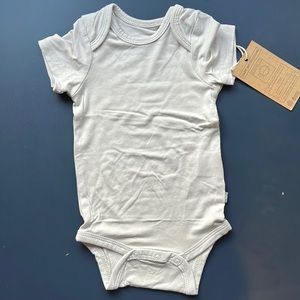 NWT 0-3 Kyte baby oat bodysuit
